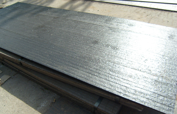 堆焊耐磨板除锈处理技术及堆焊工艺方法